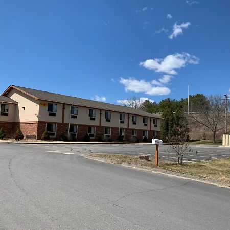 Super 8 By Wyndham Tilton/Lake Winnipesaukee Exteriér fotografie